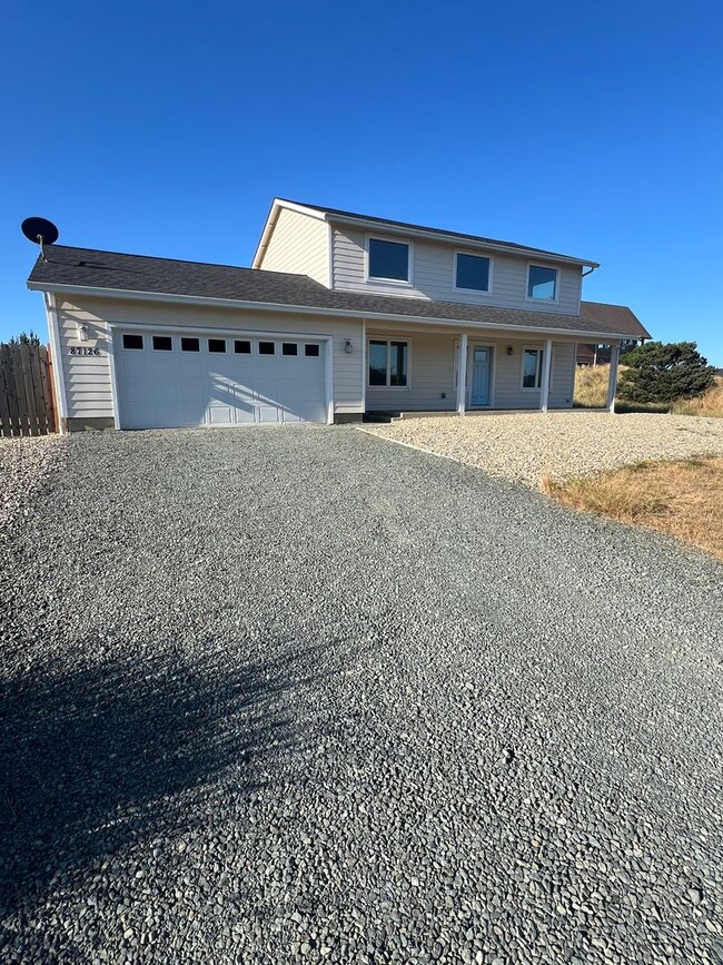 Building Photo - Beautiful 3 bedroom, 2 1/2 bath House with...