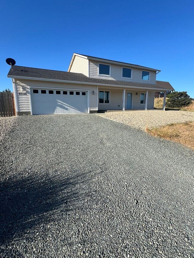 Building Photo - Beautiful 3 bedroom, 2 1/2 bath House with Ocean View!