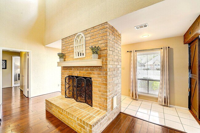 Foto del edificio - 8111 Pine Green Ln