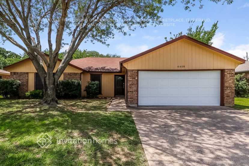 Foto principal - 6408 Big Springs Dr