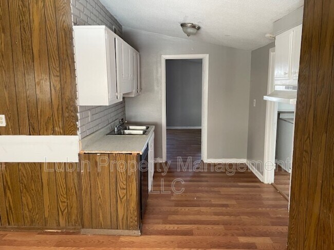 Foto del edificio - 611 Benham Ave