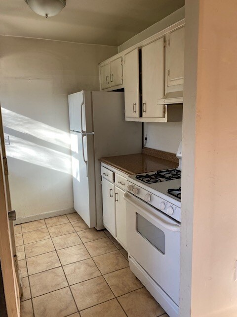 Galley kitchen - 434 North Armistead Street