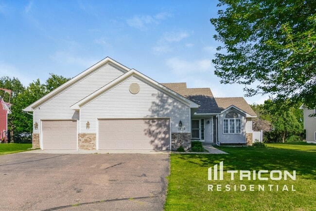 Building Photo - 1823 Evergreen Ln