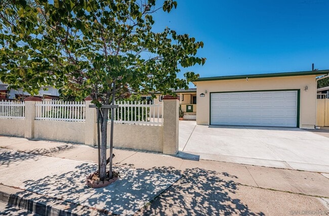 Building Photo - 7467 Bagdad St