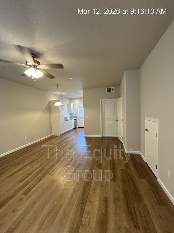 Building Photo - 405 S Summit St