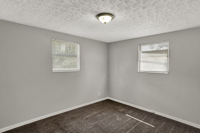 Building Photo - 5634 Astor Pl