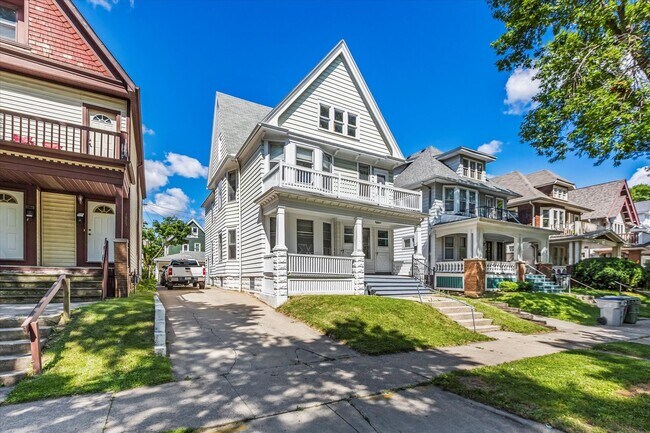 Building Photo - Frederick Upper Flat with 2 bathrooms!