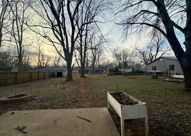 Foto del edificio - 717 Hillcrest Ave