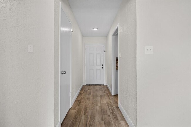 Foto del edificio - 1105 Spring Breeze Cove
