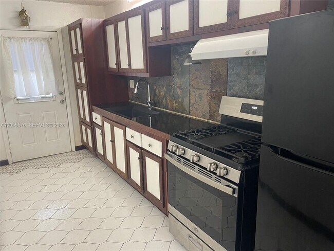 Foto del edificio - 130 NE 202nd Terrace