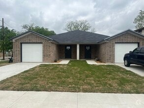 Building Photo - 301 Root Ave