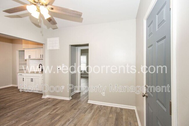 Foto del edificio - 1329 E Market St
