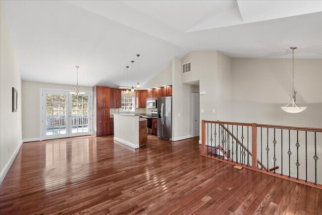 Foto del edificio - Available Now – Renovated 5BR / 3BA Home in Quiet Sterling Cul-de-Sac