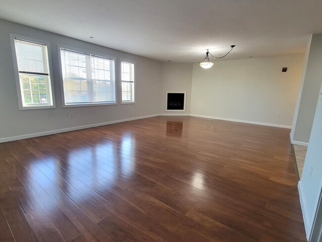 Building Photo - 70 Oak St Ext