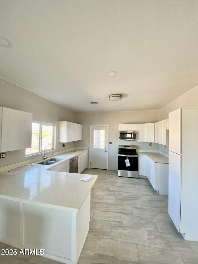 Building Photo - 3511 Cam Del Rancho