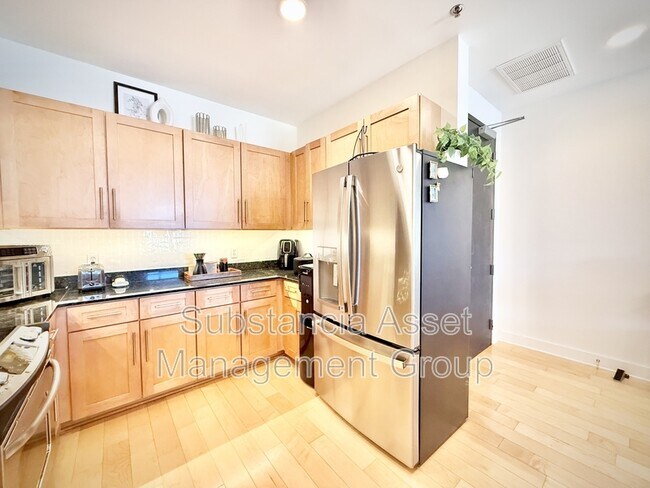 Foto del edificio - 444 N Central Ave