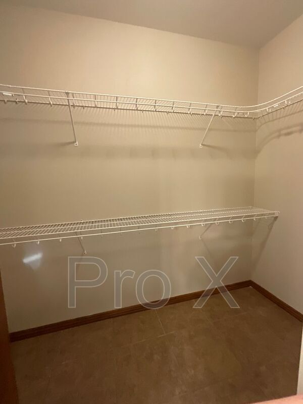 Foto del edificio - 5066 Raintree Cir