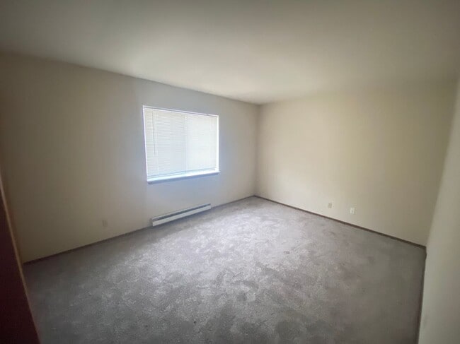 Building Photo - 302 Whispering Pines Way