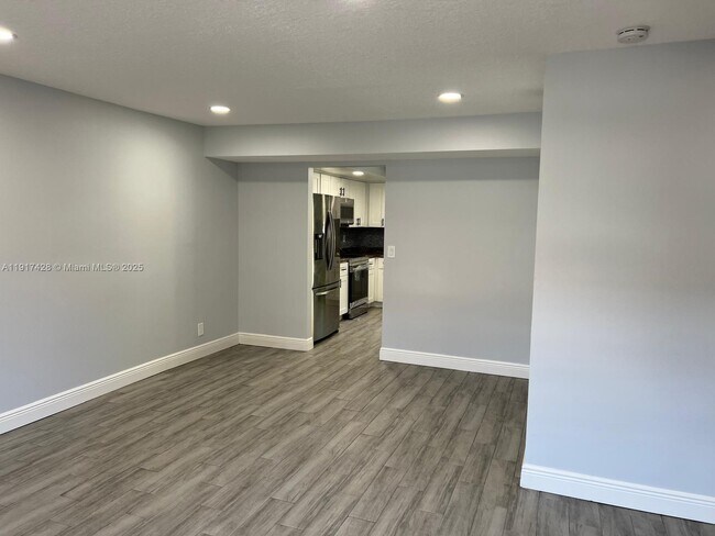 Foto del edificio - 3064 Riverside Dr