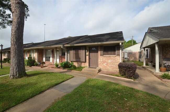 Foto del edificio - 1108 W Tri Oaks Ln