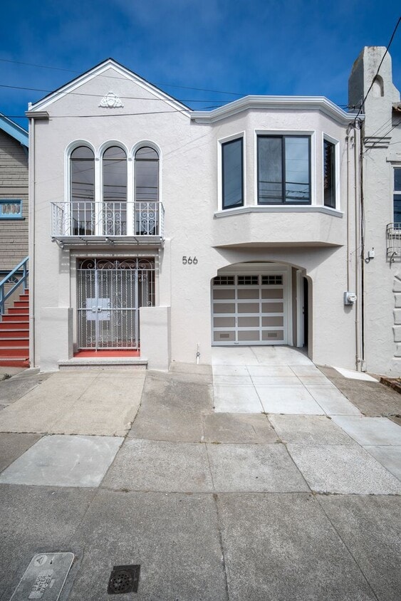 Primary Photo - TOTAL REMODEL HUGE 3BR/3BA 1700sf w Garage...