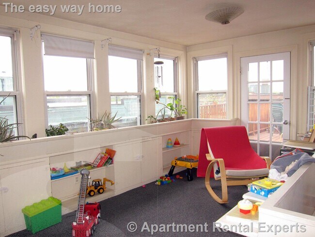 Building Photo - 163 Summer St