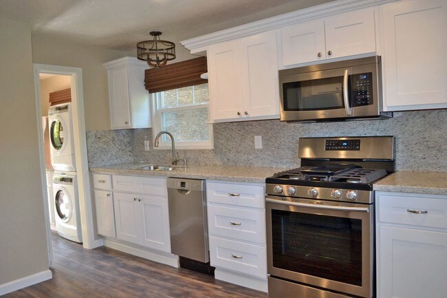 Building Photo - 15900 Matilija Dr