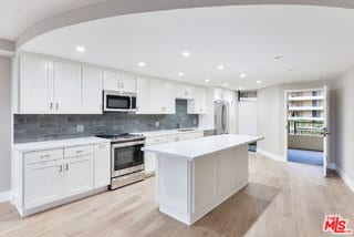 Building Photo - 4265 Marina City Dr