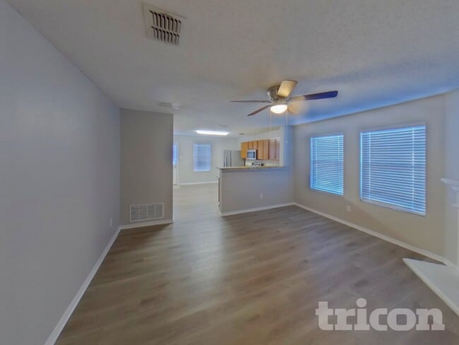 Building Photo - 104 Scarlet View