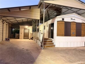 Building Photo - 18 Mercedes Dr