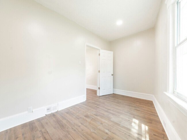 Foto del edificio - 6709 Lawn Ave