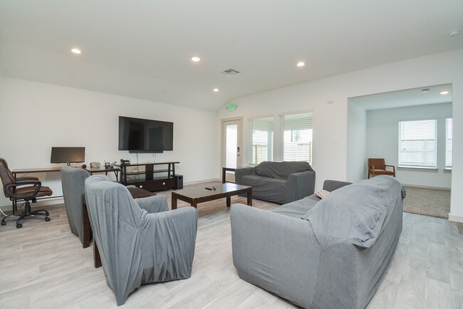 Building Photo - 7326 Marina Hts Wy