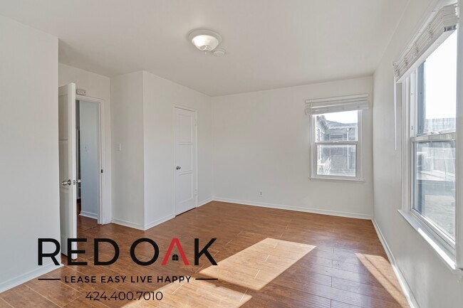 Foto del edificio - ~$300 OFF Each Month~ Sun-Drenched Two Bed...