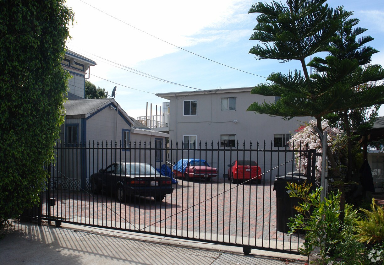 Foto del edificio - F Street Apartments