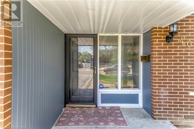 Building Photo - 40 Cromwell Crescent