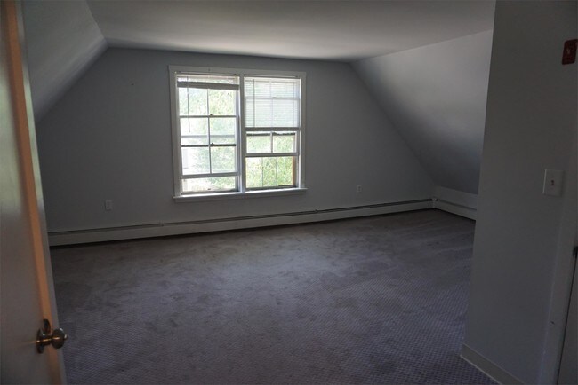 Building Photo - 15 Brentwood Rd