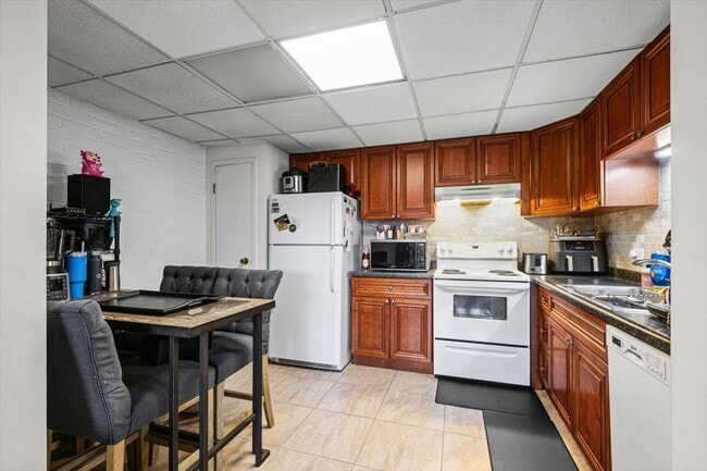 Foto del edificio - 3223 W Parkway Dr