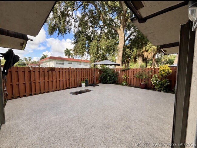 Foto del edificio - 4039 Palm Bay Cir