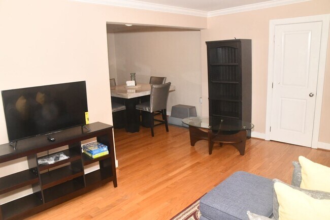 Foto del edificio - 2832 Hartford St SE
