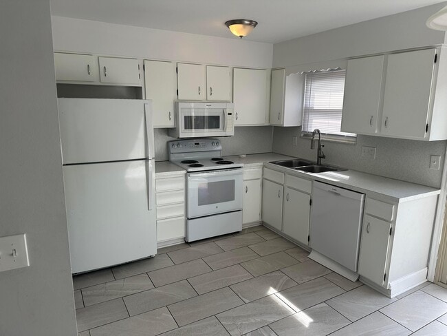Building Photo - 4867 Dierker Rd