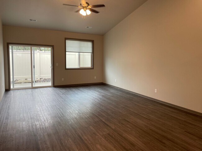 Foto del edificio - 6322/6324 Absaloka Ln