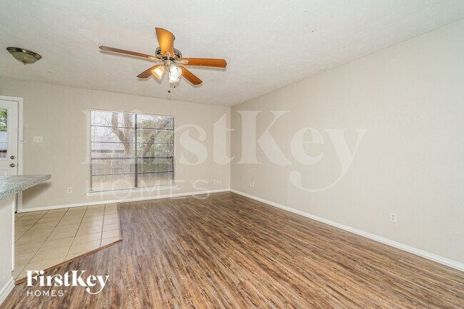 Foto del edificio - 6403 Redwood Ln