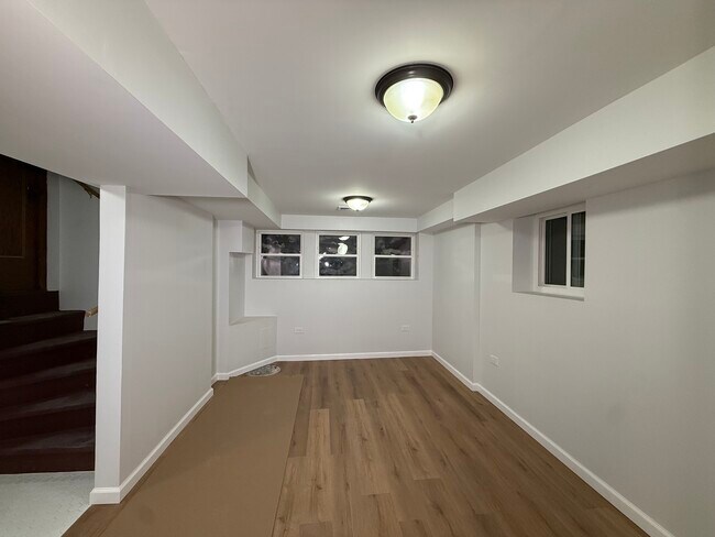 Sala de estar - 1542 N Kolin Ave