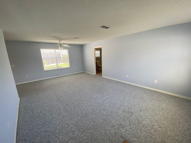 Building Photo - Beautiful Unfurnished, pet friendly home A...