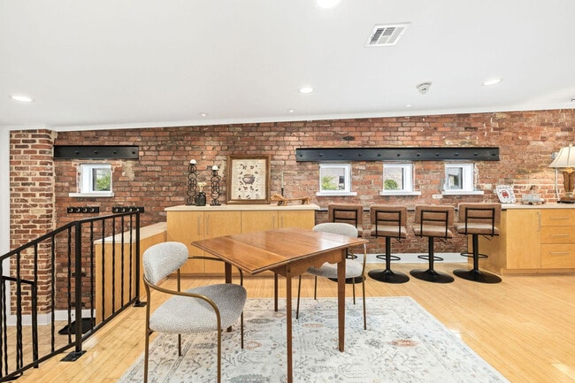 Building Photo - 339 N West Ave