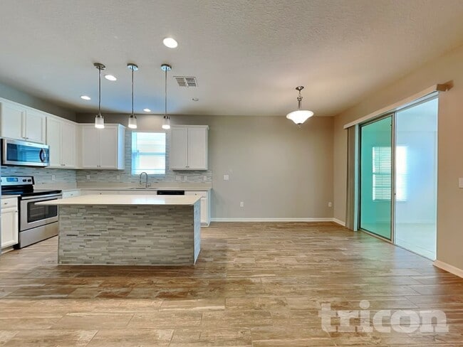 Building Photo - 2361 Sanderling St