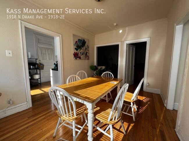 Foto del edificio - 1918 N Drake Ave