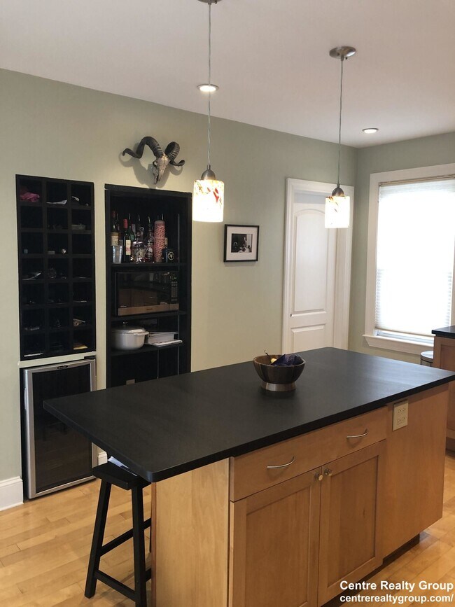 Building Photo - 35 Robbins St