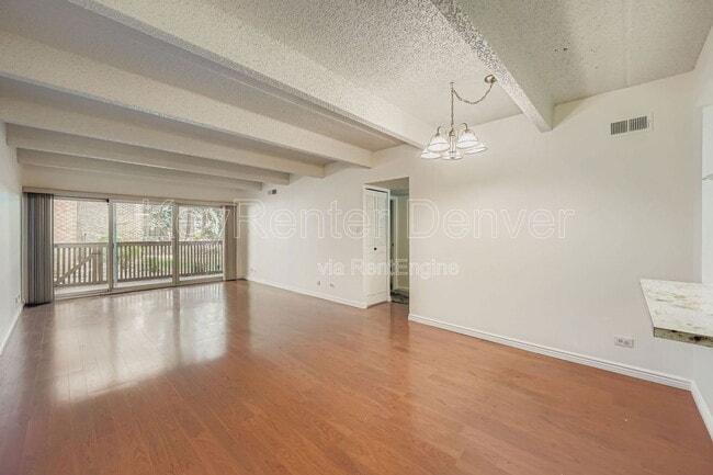 Foto del edificio - 8060 E Girard Ave