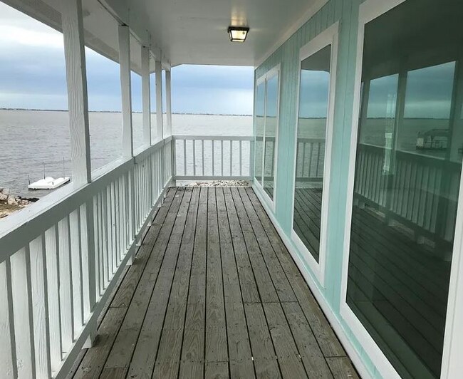 Building Photo - 3021 Laguna Shores Rd